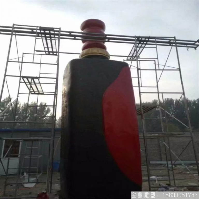 玻璃鋼大型酒瓶雕塑，酒廠仿真酒瓶雕塑定制6