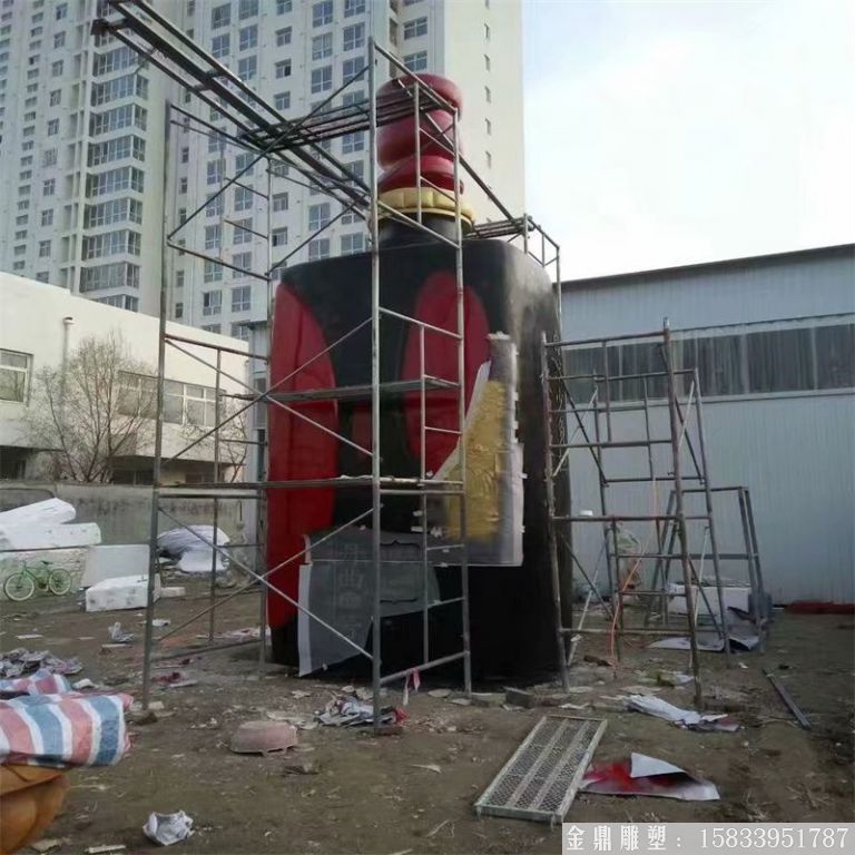 玻璃鋼大型酒瓶雕塑，酒廠仿真酒瓶雕塑定制