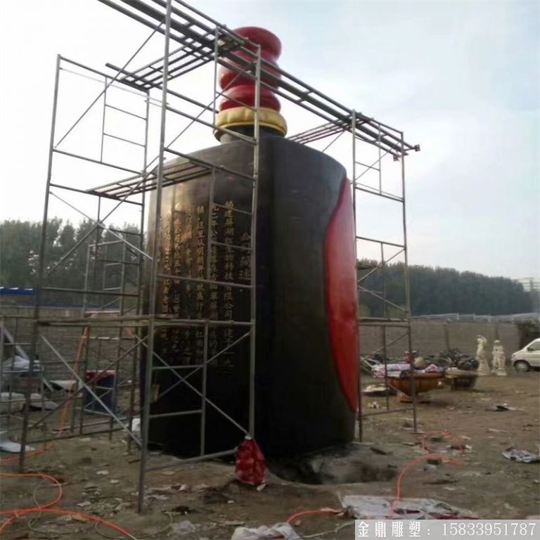 玻璃鋼大型酒瓶雕塑，酒廠仿真酒瓶雕塑定制5