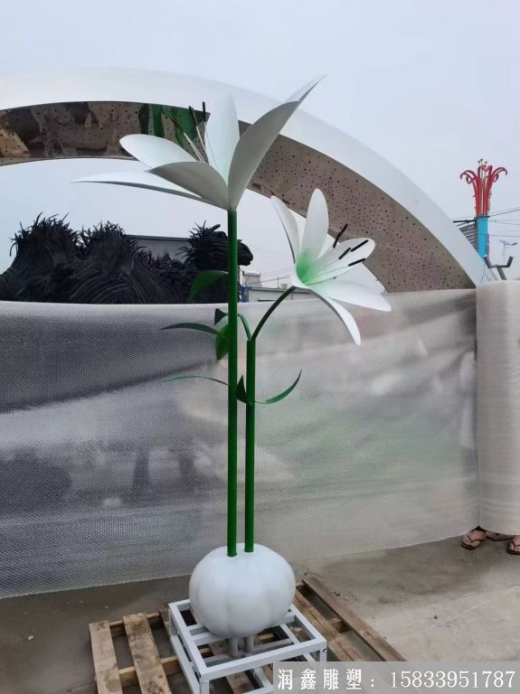 不銹鋼百合花雕塑，仿真花朵雕塑